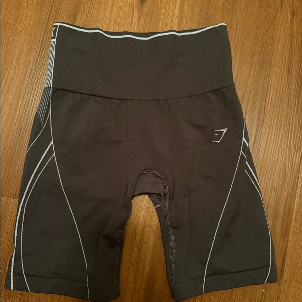 GYM SHARK SHORTS